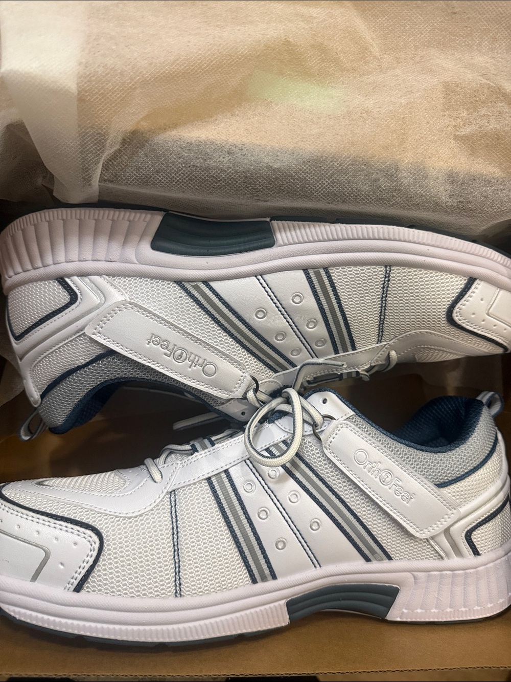 OrthoFeet Men’s White and Navy Athletic Support Sneakers